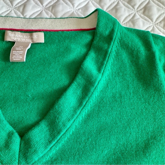 Banana Republic Extra Fine Merino Wool V-Neck Pullover Sweater - Jade Green - M - Picture 9 of 12